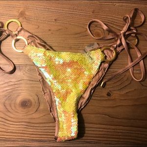 Beach Bunny Sirens Song in Yellow